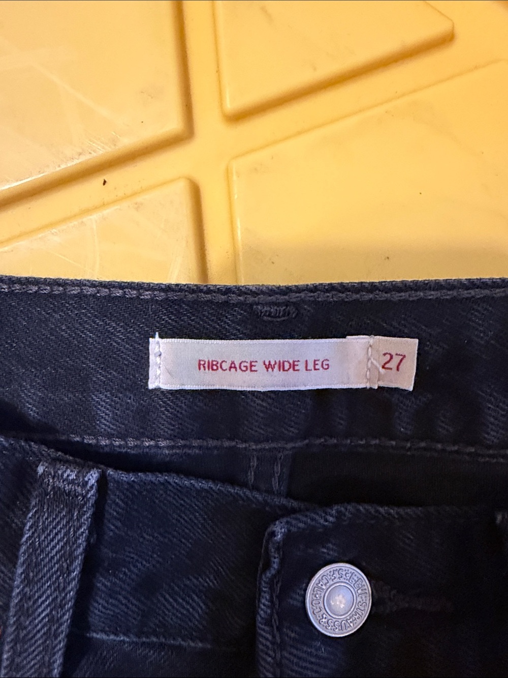 Women’s Levi’s ribcage wide Leg Jeans - Picture 3 of 3